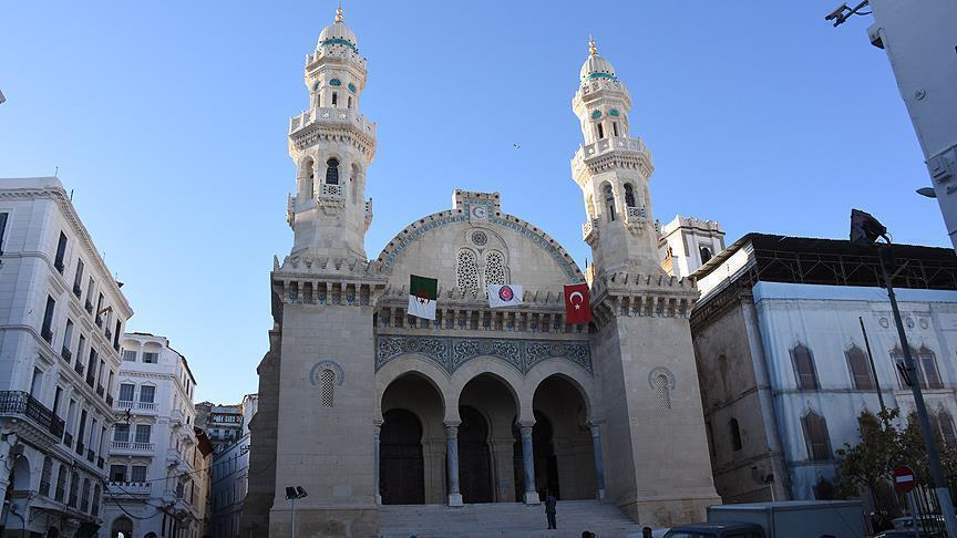 تركيا تستكمل ترميم مسجد 