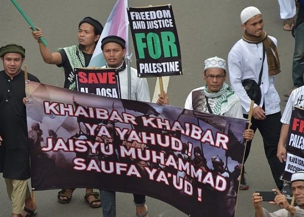 80.000 manifestants indonésiens appellent au boycott des produits américains