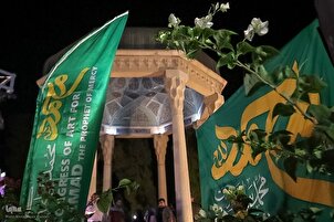 Anlässlich der Woche der Einheit fand neben dem Grab von Hafiz Schirazi eine Koran-Versammlung statt
