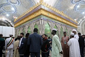 ادای احترام شرکت‌کنندگان در مسابقات بین‌المللی قرآن به امام راحل