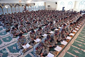 محفل انس با قرآن کاروان قرآنی انقلاب در جمع کارکنان منطقه دوم نیروی دریایی ارتش