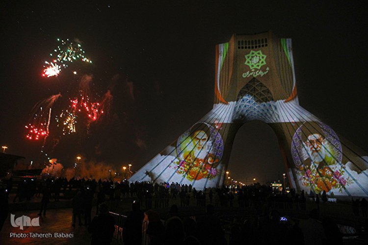 نورافشانی میدان آزادی به مناسبت سالروز پیروزی انقلاب اسلامی