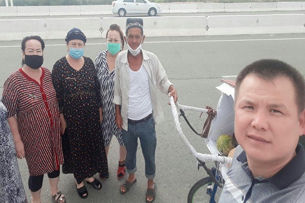 تلاش مسلمان ازبکی برای رفتن به عمره مفرده با پای پیاده