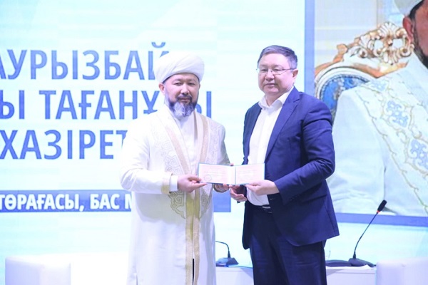 مفتی اعظم قزاقستان ارتقای علمی یافت