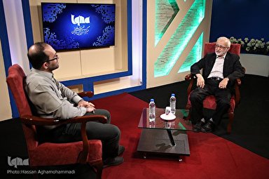 فیلم | انسان آشنا با قرآن می‌داند دین از سیاست جدا نیست