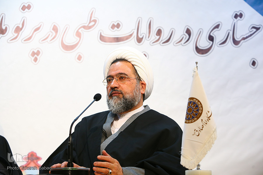 گلایه از کم‌توجهی علما نسبت به ظرفیت قرآن/ باید از قرآن عذرخواهی کنیم