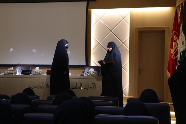 مسابقه بین‌المللی داستان نویسی قرآنی برای دانشجویان دختر دانشگاه‌ها برگزار شد +عکس