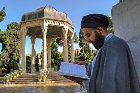 محفل قرآنی در آرامگاه حافظ