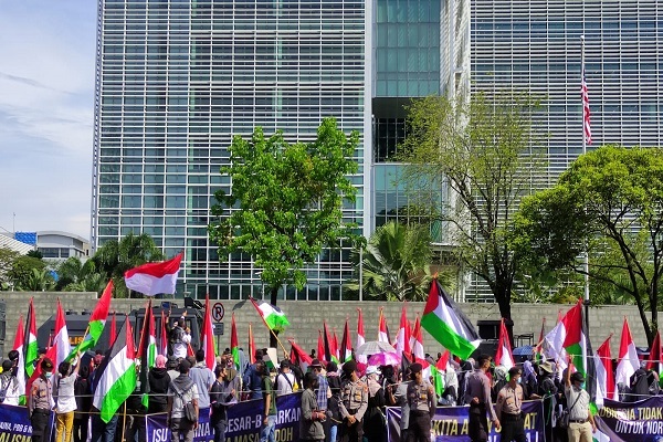 راهپیمایی روز قدس مقابل سفارت آمریکا در اندونزی + عکس و فیلم