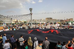 اهتزاز پرچم سیدالشهداء در میدان امام حسین(ع)