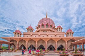 فیلم | طنین نوای اذان در مسجد پوترا مالزی
