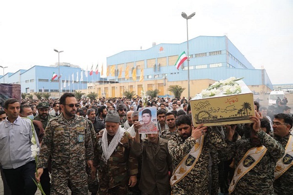 آیین وداع با پیکر شهید «حسین نوروزی» در شرکت سایپاسیتروئن برگزار شد + عکس