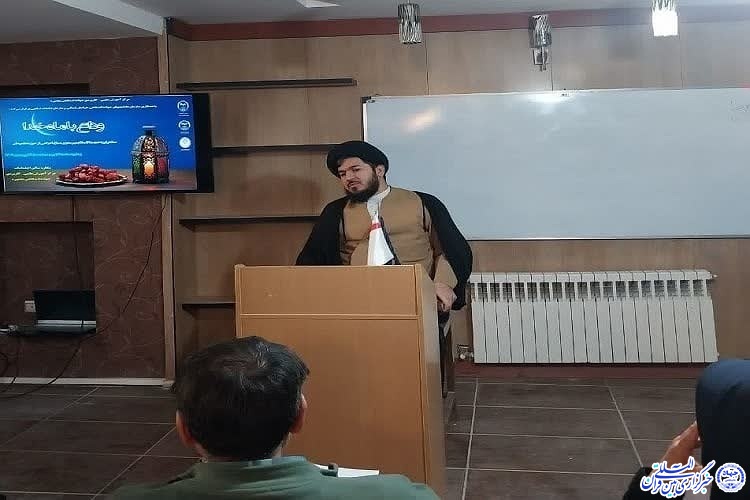 حجت‌الاسلام میرمعزی، مدرس و مبلغ اعزامی از حوزه علمیه قم