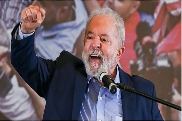 اهتزاز پرچم فلسطین به دست رئیس جمهور برزیل + فیلم