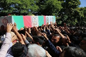 فیلم | تشییع پیکر شهید محمدمهدی احمدی بر دوش مردم بجنورد