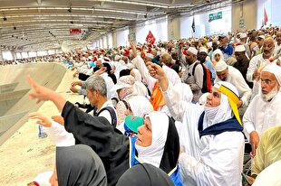 حجاج جمرات سه گانه را رمی کردند