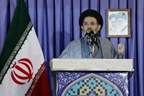 عاشورا قله نهضت حسینی است