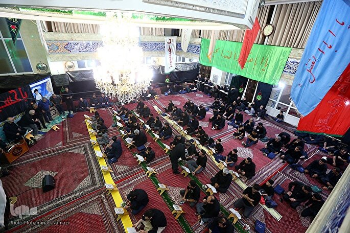 پانزدهمین احیای قرآنی شب عاشورا از سوی مجمع قاریان شهرری برگزار شد + عکس