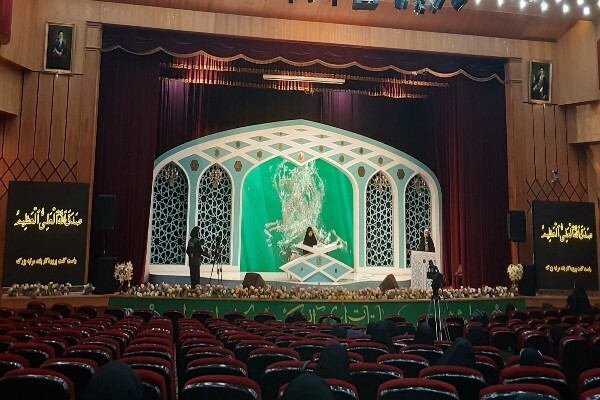 آغاز رقابت بانوان در قرائت تحقیق و ترتیل