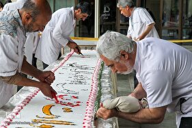 توزیع کیک ویژه دهه کرامت در دانشگاه فردوسی