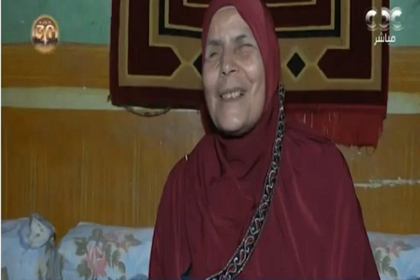 حکایت بانوی نابینایی که زندگی خود را وقف آموزش قرآن در مصر کرد + فیلم