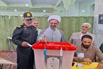 نماینده ولی فقیه در خراسان‌شمالی رای خود را به صندوق انداخت