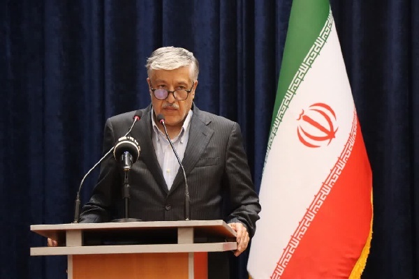 روشن، مشاور وزیر علوم