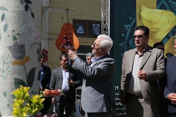 آئین نواختن زنگ سپاس معلم در هنرستان محمودیه بجنورد