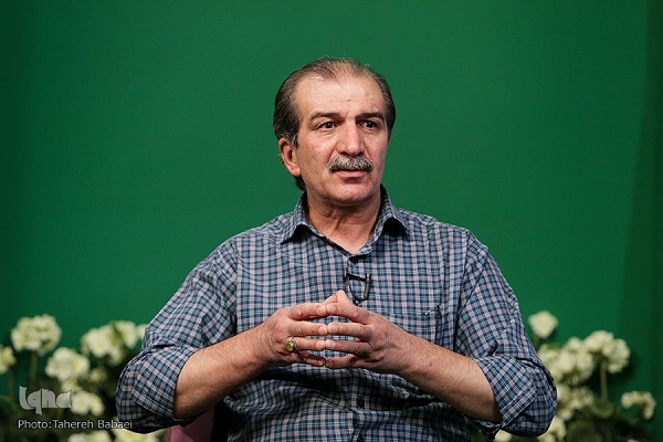 جدایی از صف وطن‌فروشان، وظیفه و رسالت تاریخی است