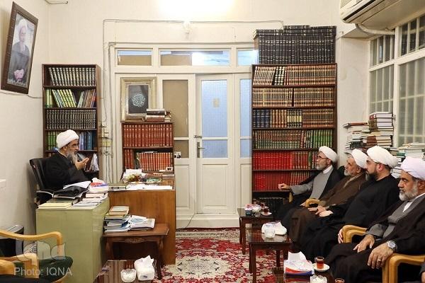 ضرورت تحلیل مبانی فکری امام راحل و رهبری در مراسمات