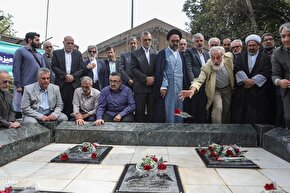 آئین ادای احترام و عطر افشانی مزار شهدای گمنام دانشگاه تهران