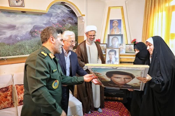 دیدار مسئولان ارشد خراسانشمالی با خانواده شهدا به مناسبت برگزاری کنگره ملی سههزار شهید استان دیدار مسئولان ارشد خراسانشمالی با خانواده شهدا به مناسبت برگزاری کنگره ملی سههزار شهید استان