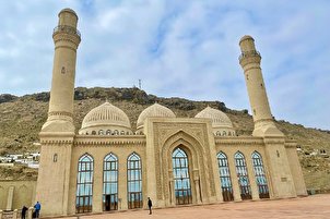 La belle mosquée Bibi-Heybat à Bakou