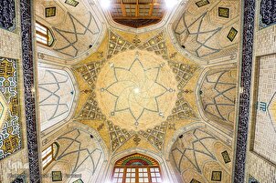 Où se trouve la mosquée historique Mo’ayer ol Mamalek ?