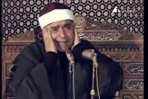Moustafa Ismail récite le Coran devant les responsables égyptiens