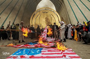 Les Iraniens ont célébré l'anniversaire de leur révolution islamique