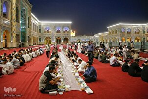 Des tables d’Iftar au sanctuaire de l'Imam Ali (as) à Najaf
