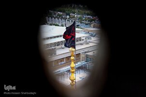 Drapeaux noirs hissés au-dessus du sanctuaire de l’honorable Masoumeh et  de la mosquée Jamkaran