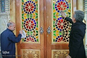 Nettoyage de la mosquée Jamkaran pour les festivités de mi-cha'ban