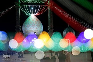 La mosquée Jamkaran décorée au seuil de l'anniversaire de l'Imam du temps (aj)