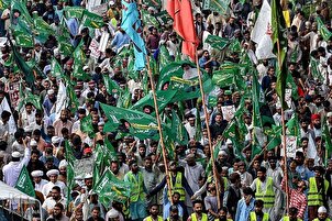Manifestation à tavers le pakistan contre l'autodafé du Saint Coran