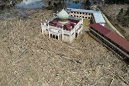 En Indonésie,  les mosquées inondées