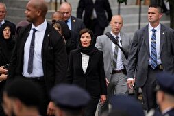 Etats-Unis : polémique autour du foulard de la gouverneure Hochul lors d’un enterrement musulman