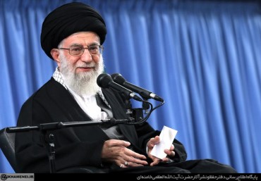 Imam Khamenei :  "Dobbiamo ringraziare Trump per aver mostrato il vero volto degli Stati Uniti"