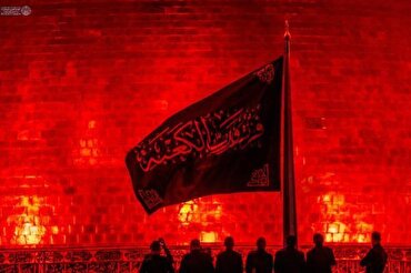 Поднятие траурного флага в священной усыпальнице Хазрата Али (мир ему) + фото