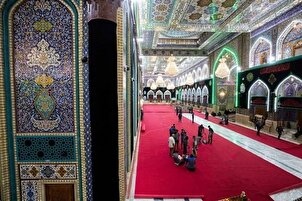 Дар остонаи моҳи Муҳаррам ҳарами Имом Ҳусайн (а) бо ранги сурх фаро гирифта шудааст + Акс