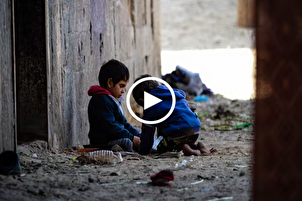 Yıkılan evlerin yıkıntıları arasında Gazzeli çocukların tekbir sesleri | video